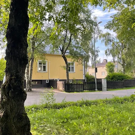 Spacious Family 100m2 Viinikanpuisto, Free Parking, Private Patio, Sauna And Free Wi-fi *