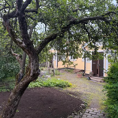 Spacious Family 100m2 Viinikanpuisto, Free Parking, Private Patio, Sauna And Free Wi-fi