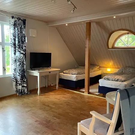 Spacious Family 100m2 Viinikanpuisto, Free Parking, Private Patio, Sauna And Free Wi-fi * Tampere