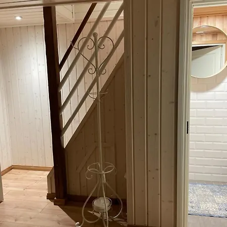 Spacious Family 100m2 Viinikanpuisto, Free Parking, Private Patio, Sauna And Free Wi-fi * Tampere