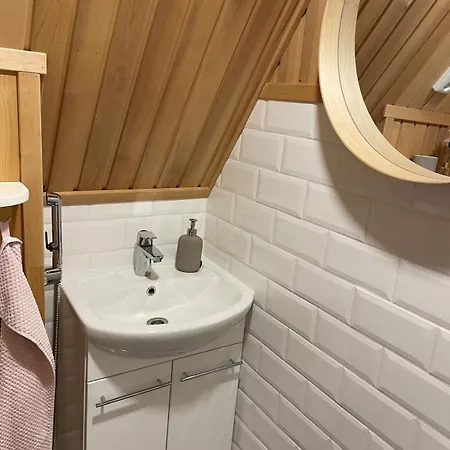Spacious Family 100m2 Viinikanpuisto, Free Parking, Private Patio, Sauna And Free Wi-fi * Tampere