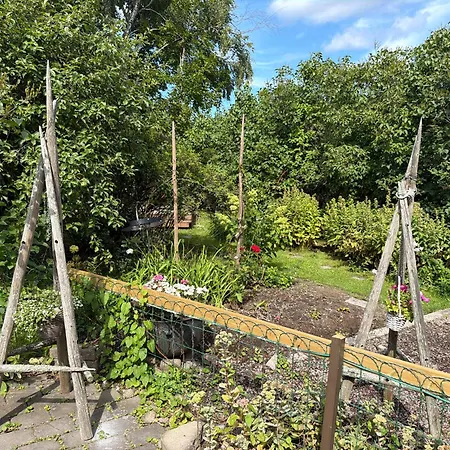 Spacious Family 100m2 Viinikanpuisto, Free Parking, Private Patio, Sauna And Free Wi-fi *