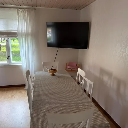 Spacious Family 100m2 Viinikanpuisto, Free Parking, Private Patio, Sauna And Free Wi-fi Daire *